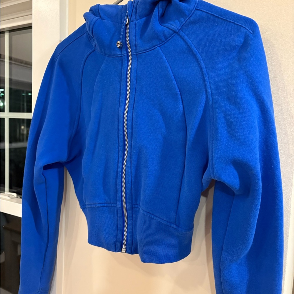 Lululemon sweatshirt